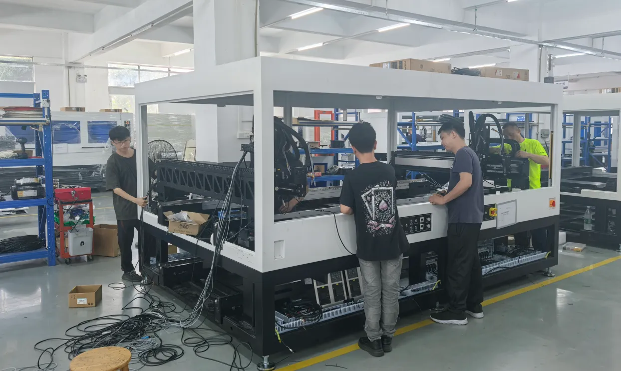 3 axis vs 4 axis dispensing robot